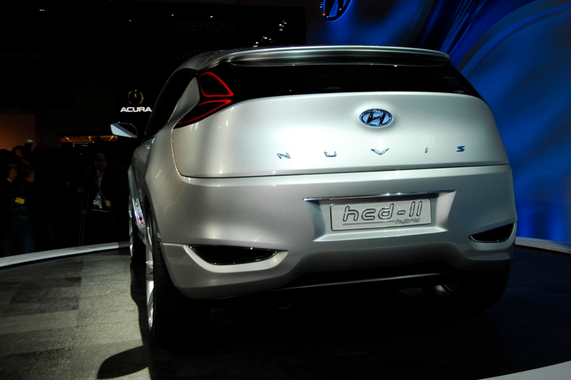 Illustration for article titled Hyundai Nuvis Concept: Hybrid Blue Drive Gives It Wings